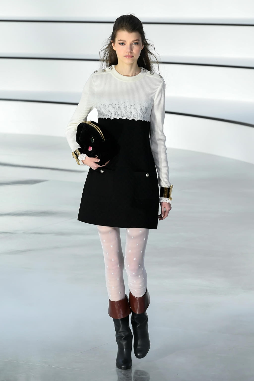 Fashion Week Paris Fall/Winter 2020 look 52 de la collection Chanel womenswear