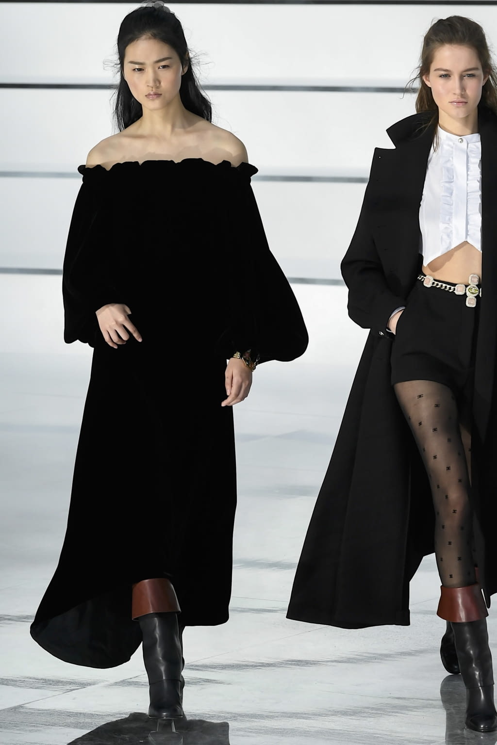 Fashion Week Paris Fall/Winter 2020 look 56 from the Chanel collection 女装