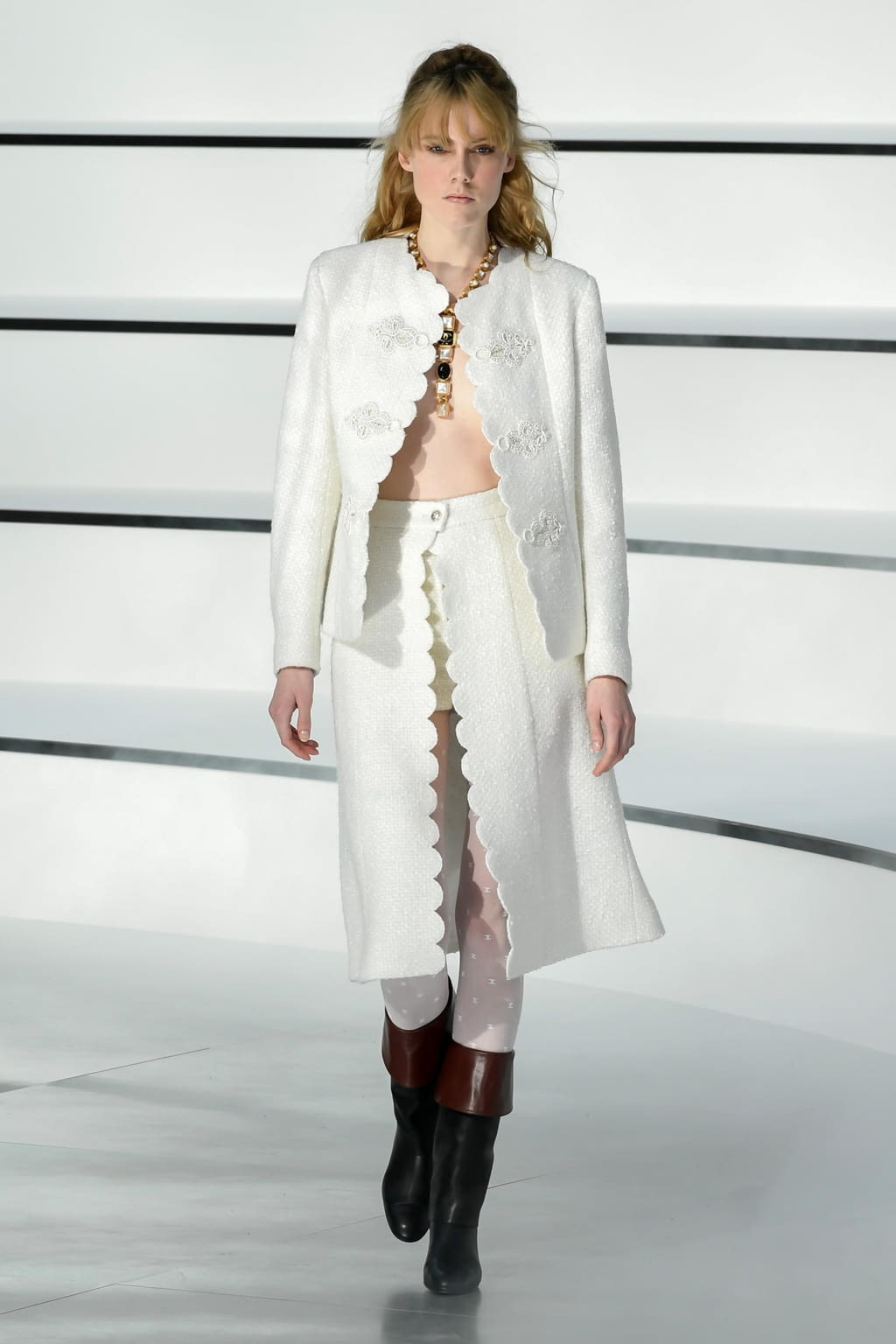 Fashion Week Paris Fall/Winter 2020 look 58 from the Chanel collection womenswear
