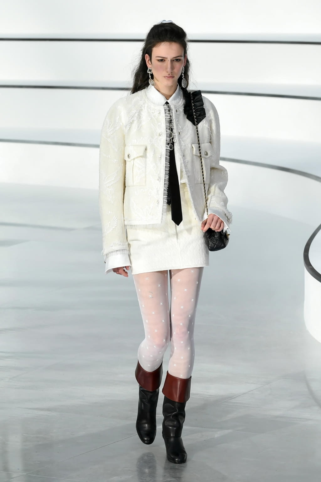Fashion Week Paris Fall/Winter 2020 look 62 from the Chanel collection 女装