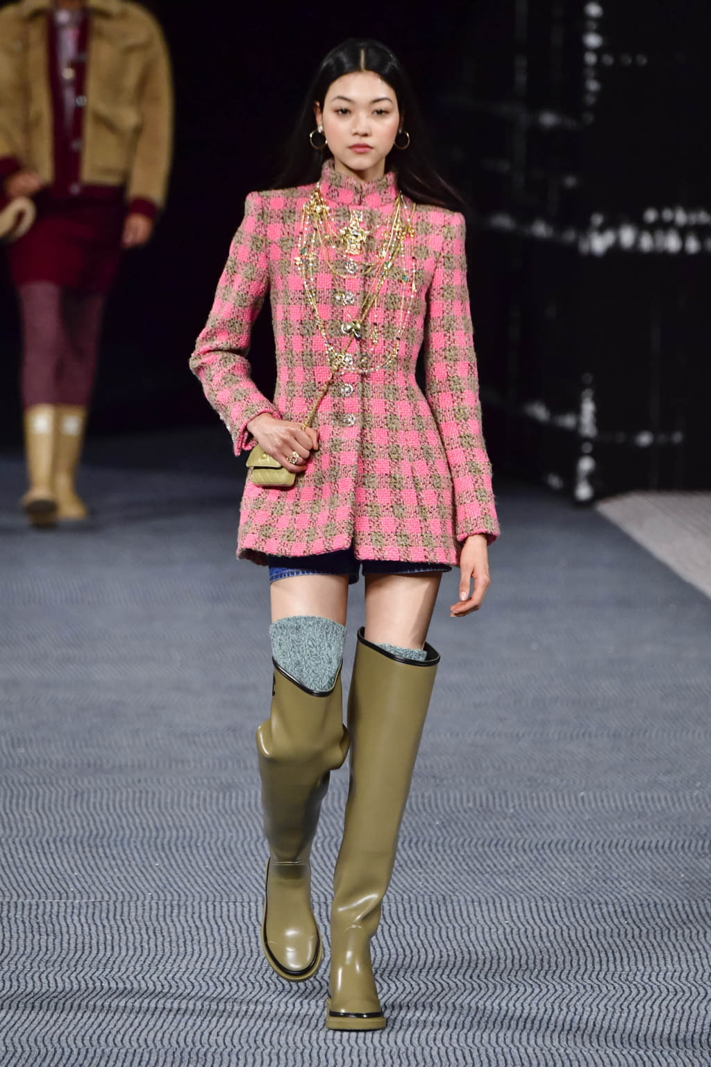 Fashion Week Paris Fall/Winter 2022 look 4 from the Chanel collection 女装