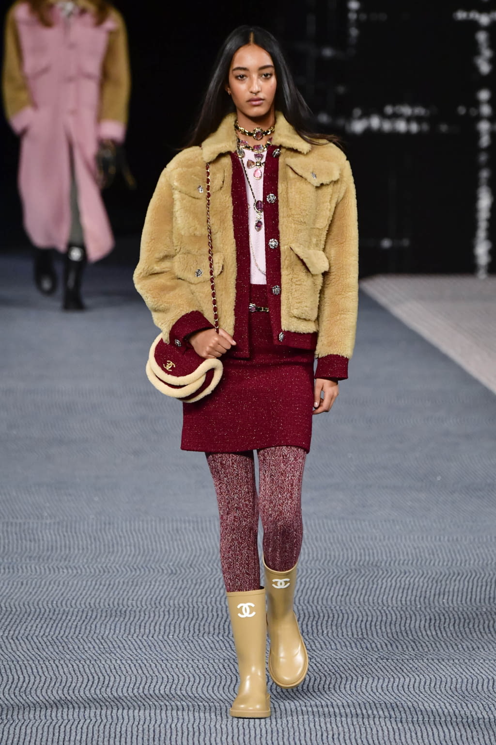 Fashion Week Paris Fall/Winter 2022 look 5 de la collection Chanel womenswear