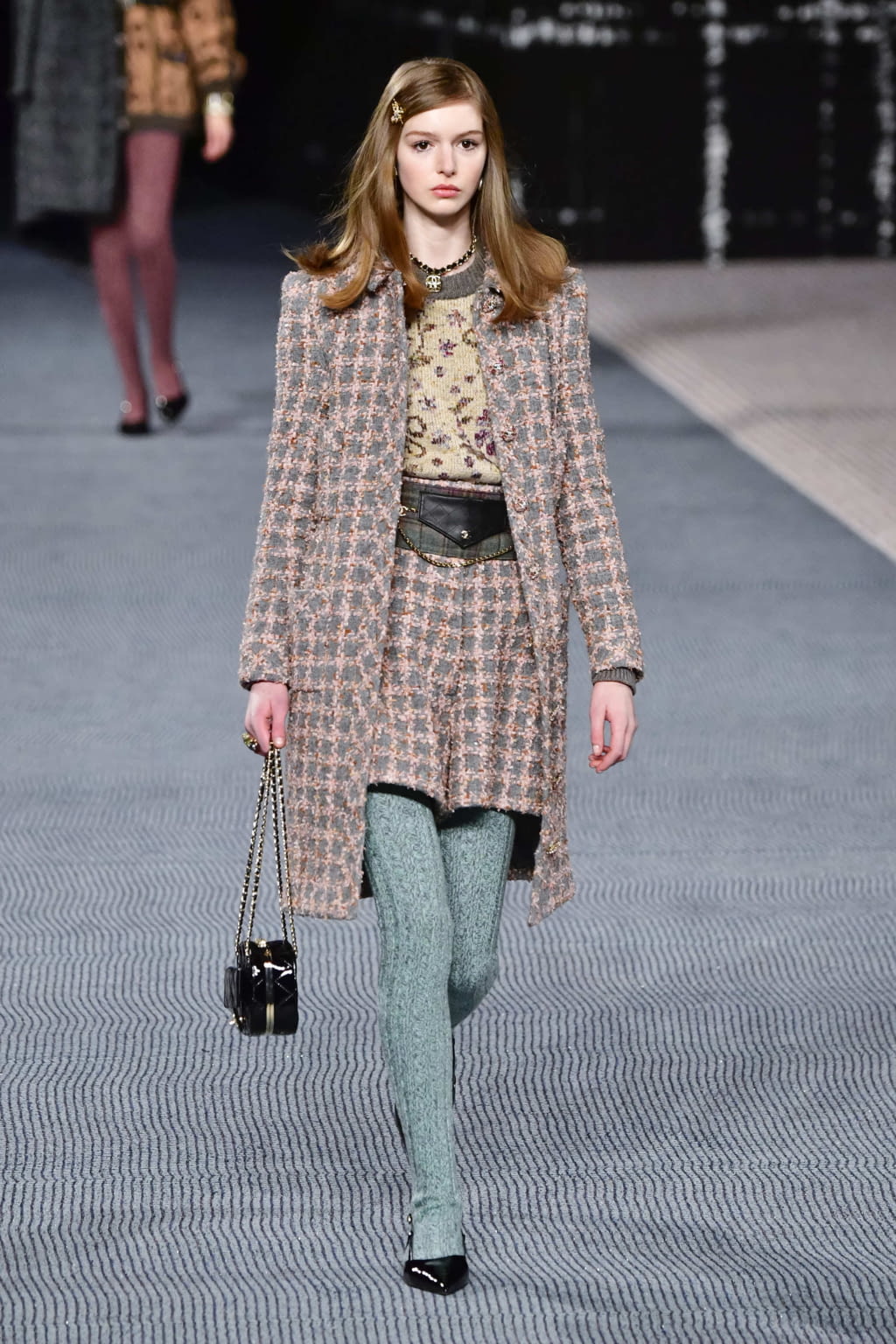 Fashion Week Paris Fall/Winter 2022 look 13 de la collection Chanel womenswear