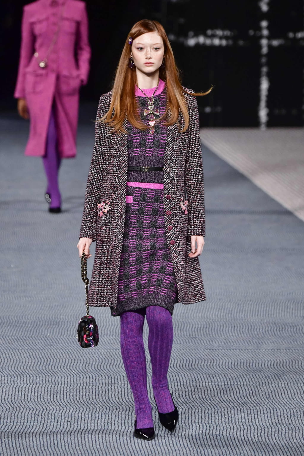 Fashion Week Paris Fall/Winter 2022 look 20 from the Chanel collection 女装