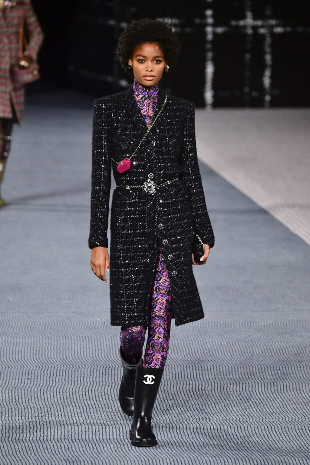 Fashion Week Paris Fall/Winter 2022 look 22 de la collection Chanel womenswear