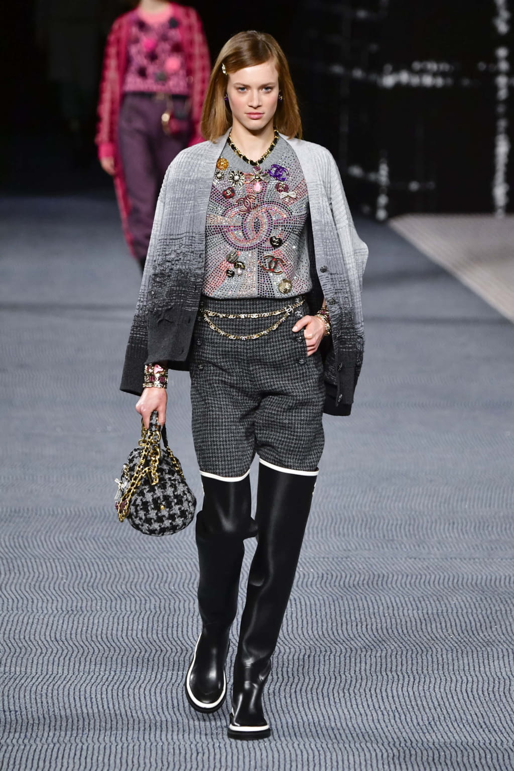 Fashion Week Paris Fall/Winter 2022 look 27 de la collection Chanel womenswear