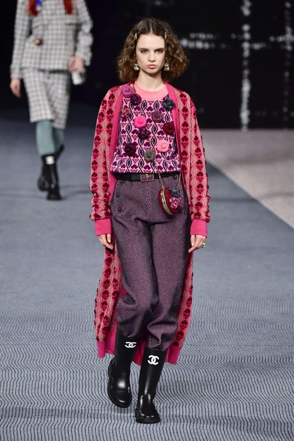 Fashion Week Paris Fall/Winter 2022 look 28 from the Chanel collection womenswear