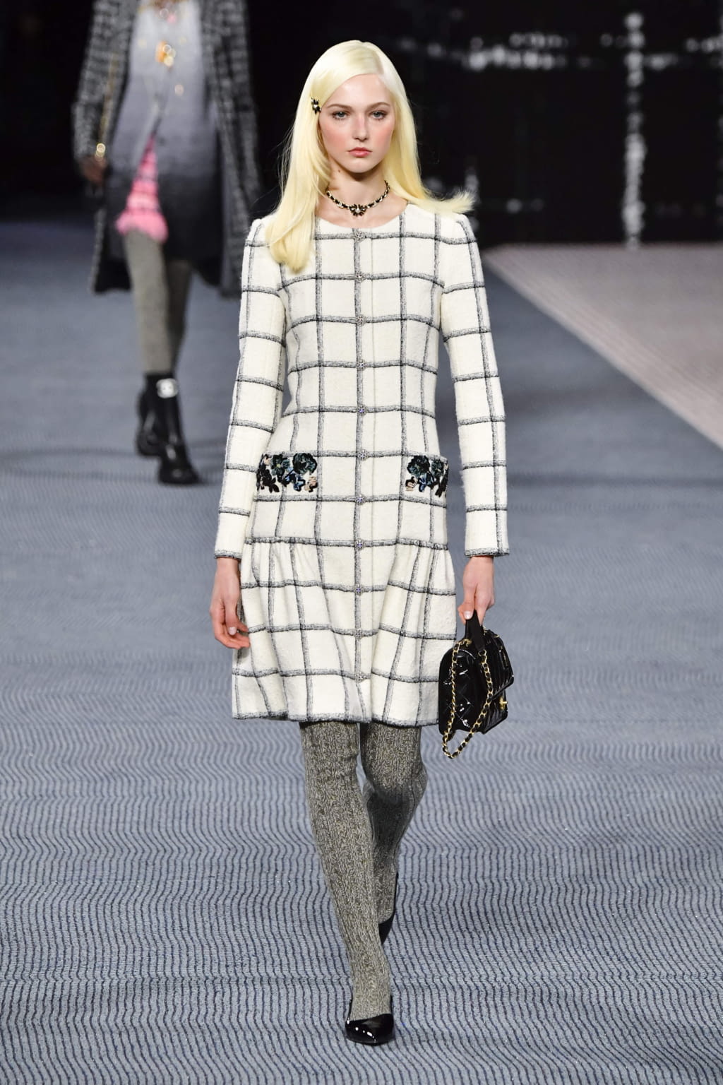 Fashion Week Paris Fall/Winter 2022 look 30 de la collection Chanel womenswear