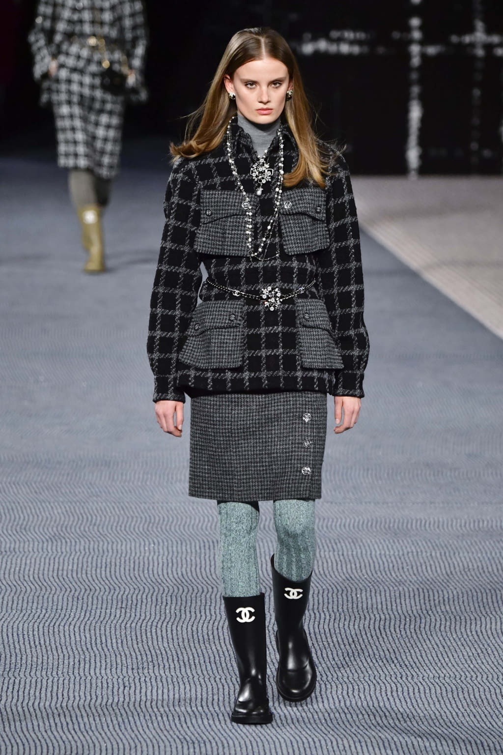 Fashion Week Paris Fall/Winter 2022 look 36 de la collection Chanel womenswear