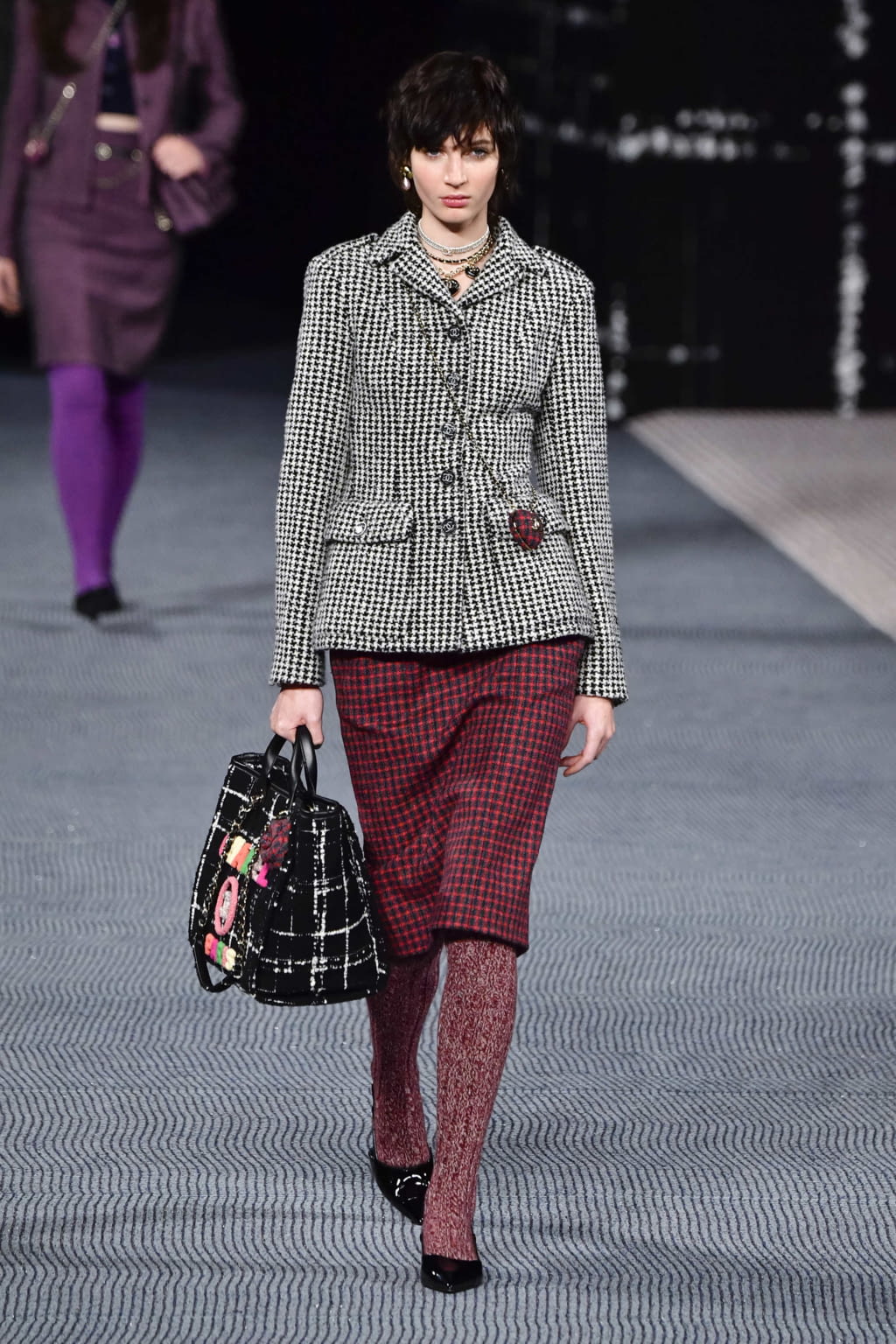 Fashion Week Paris Fall/Winter 2022 look 40 from the Chanel collection womenswear