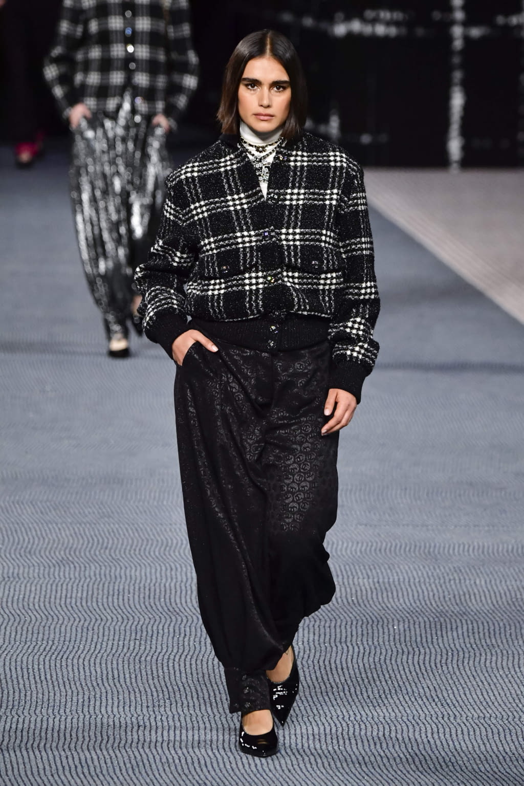 Fashion Week Paris Fall/Winter 2022 look 43 de la collection Chanel womenswear