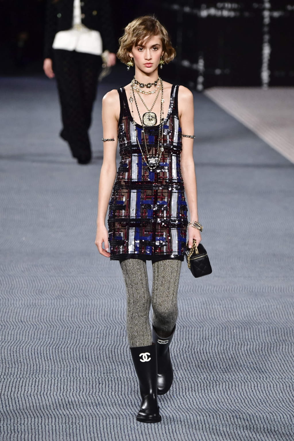 Fashion Week Paris Fall/Winter 2022 look 56 from the Chanel collection womenswear