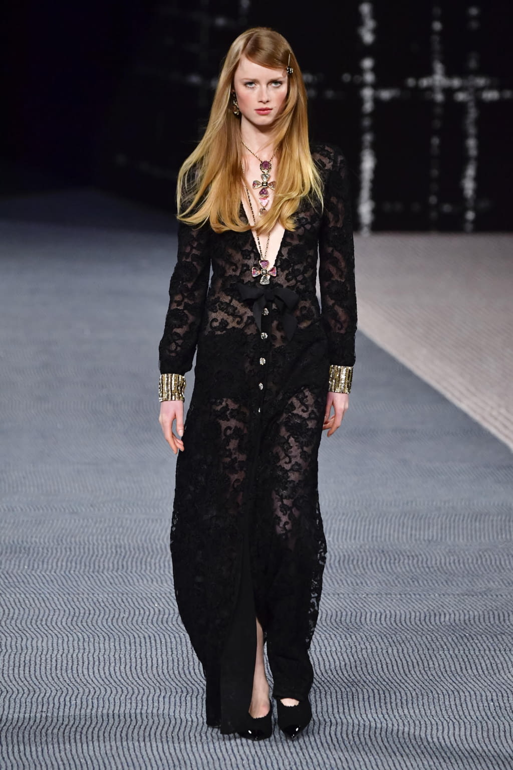 Fashion Week Paris Fall/Winter 2022 look 70 from the Chanel collection womenswear