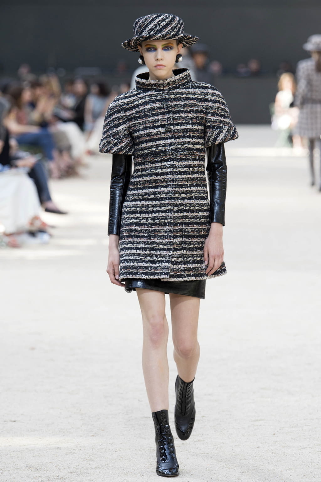 Fashion Week Paris Fall/Winter 2017 look 19 de la collection Chanel couture