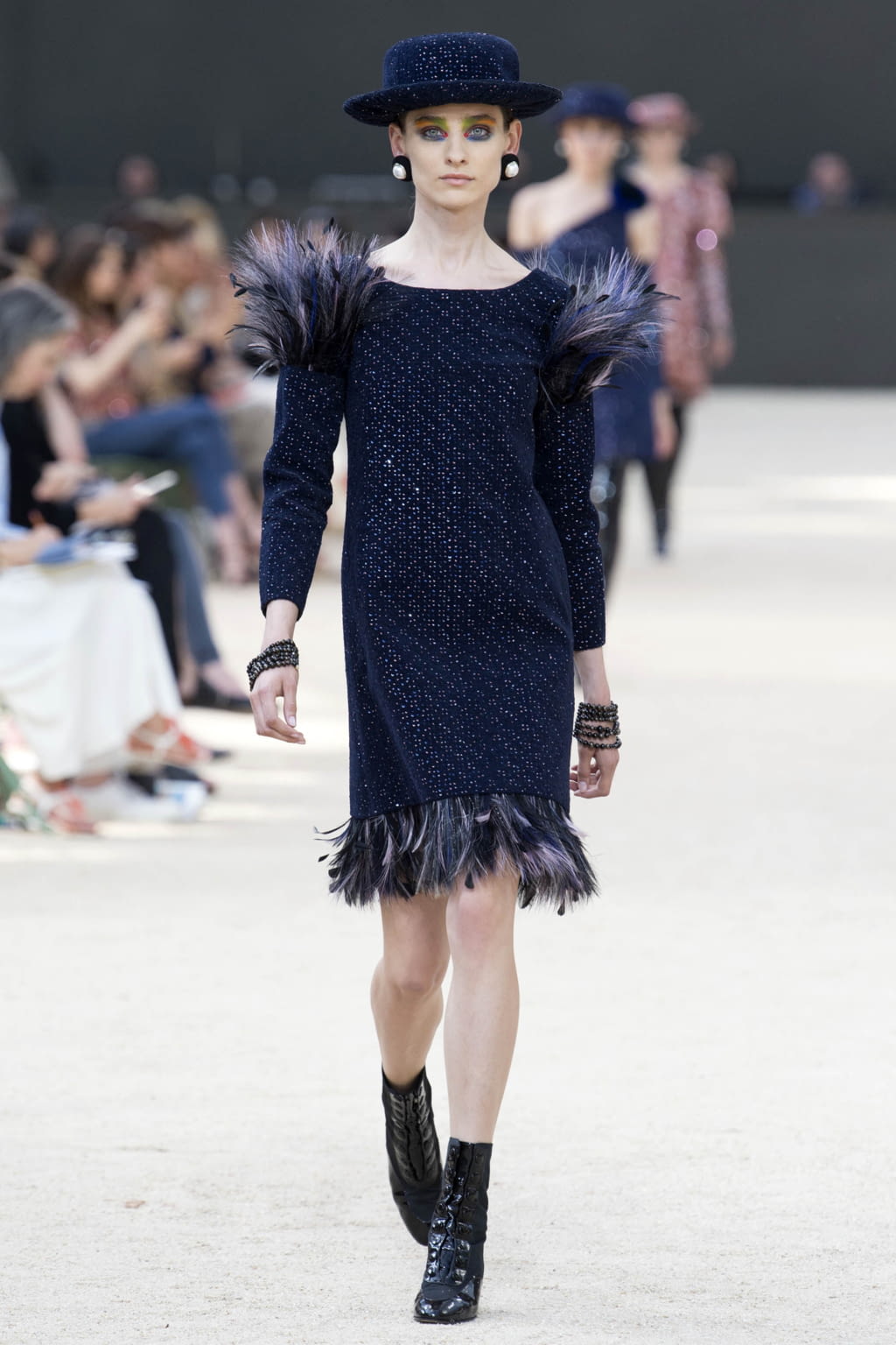 Fashion Week Paris Fall/Winter 2017 look 31 from the Chanel collection 高级定制