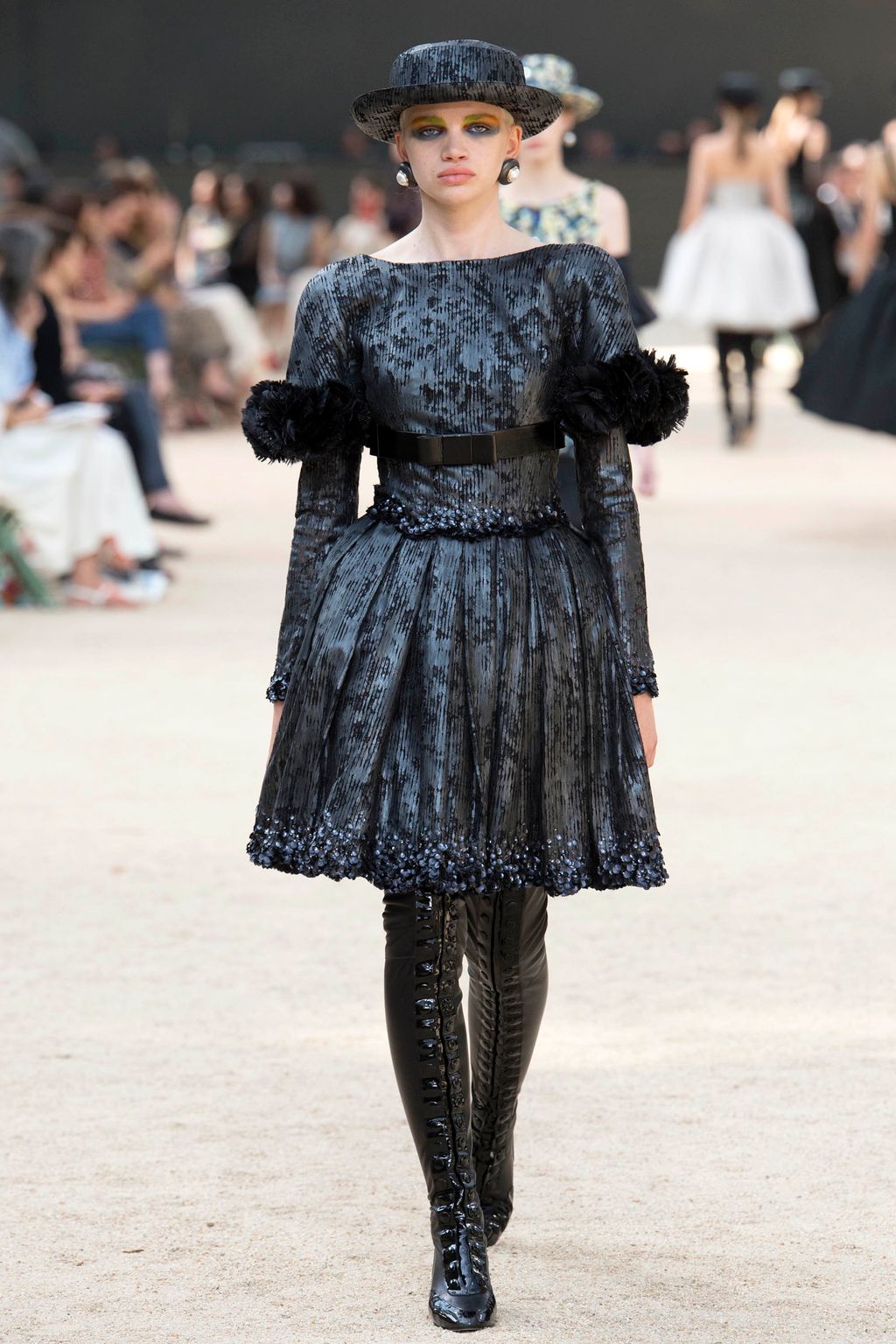 Fashion Week Paris Fall/Winter 2017 look 56 from the Chanel collection couture