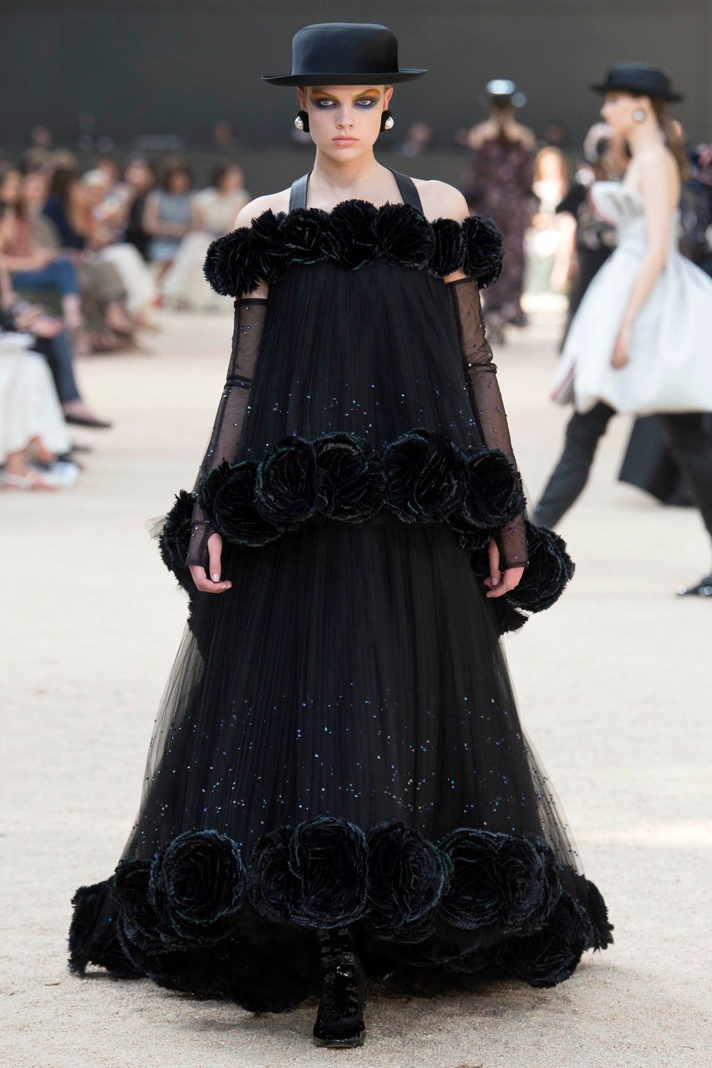 Chanel F/W 17 couture #63 - Tagwalk: The Fashion Search Engine