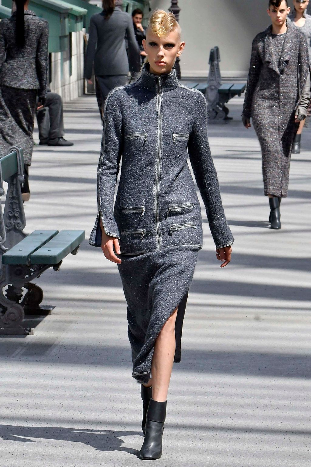 Fashion Week Paris Fall/Winter 2018 look 5 de la collection Chanel couture