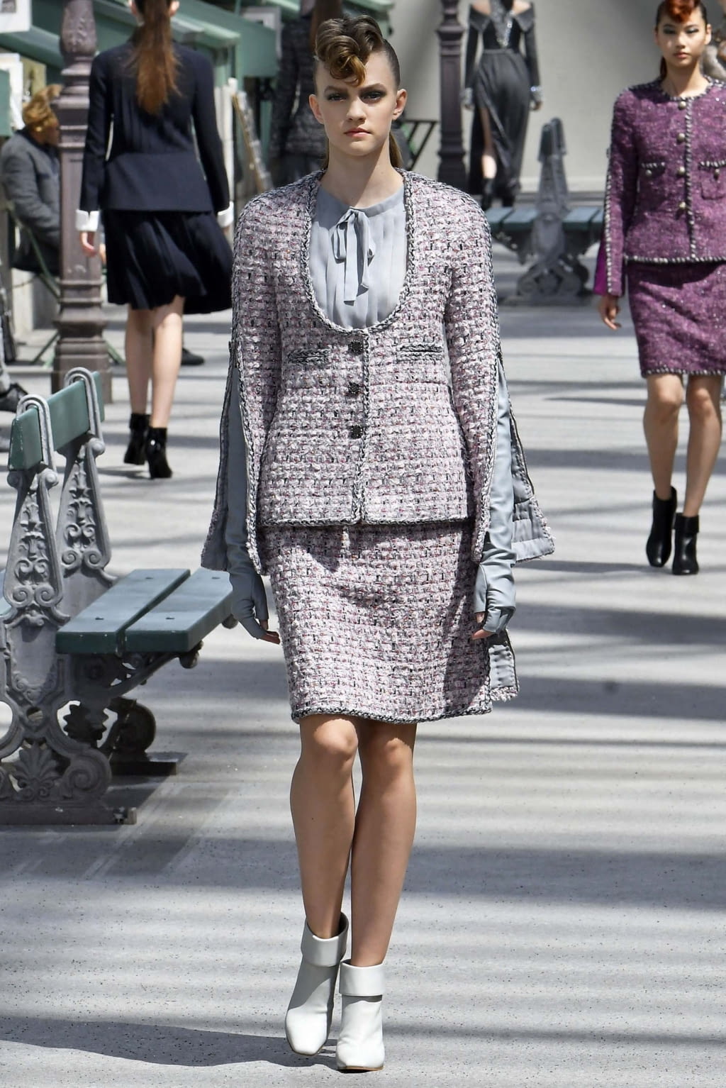 Fashion Week Paris Fall/Winter 2018 look 15 from the Chanel collection 高级定制