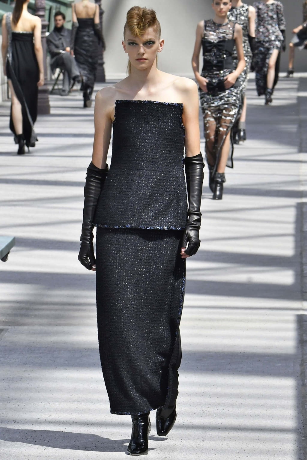 Fashion Week Paris Fall/Winter 2018 look 35 from the Chanel collection couture