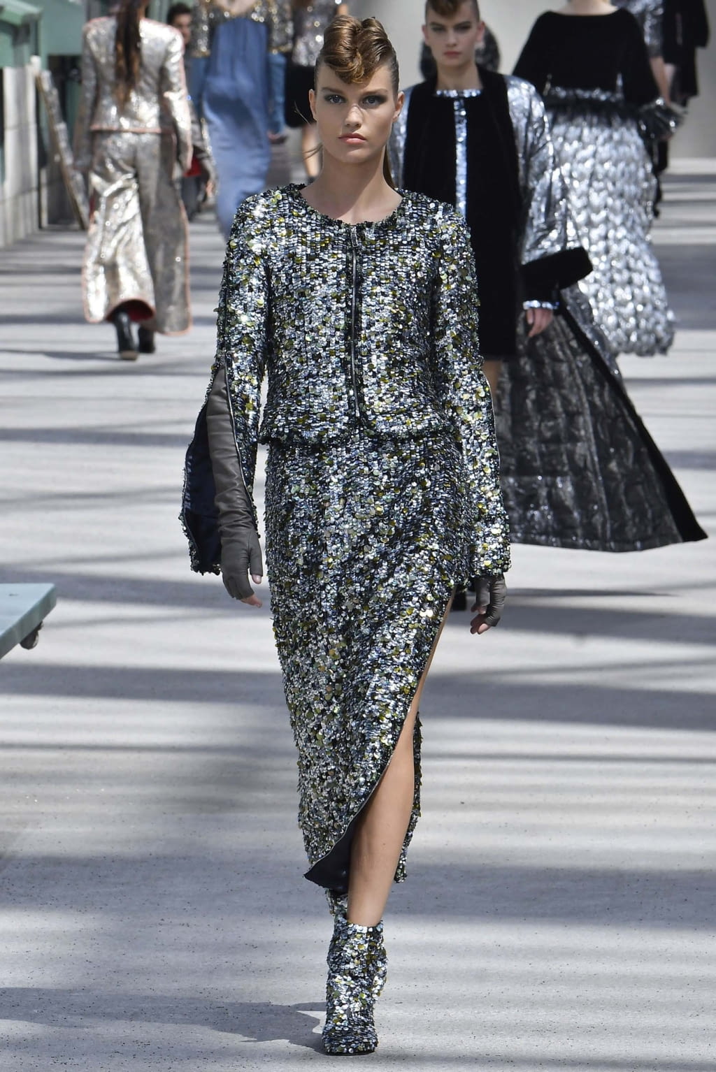 Fashion Week Paris Fall/Winter 2018 look 50 from the Chanel collection couture