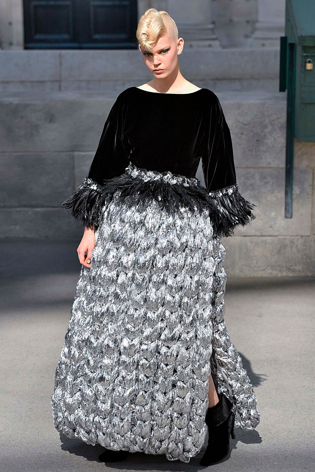 Fashion Week Paris Fall/Winter 2018 look 52 from the Chanel collection couture
