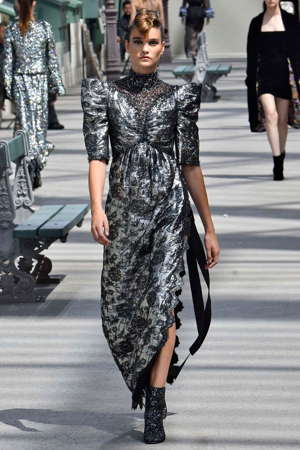 Fashion Week Paris Fall/Winter 2018 look 53 from the Chanel collection couture