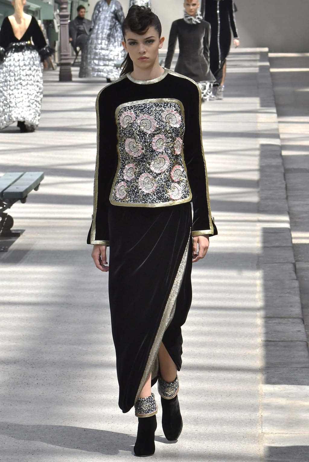 Fashion Week Paris Fall/Winter 2018 look 55 from the Chanel collection couture