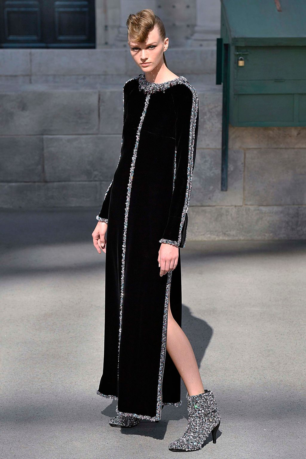 Fashion Week Paris Fall/Winter 2018 look 57 from the Chanel collection 高级定制