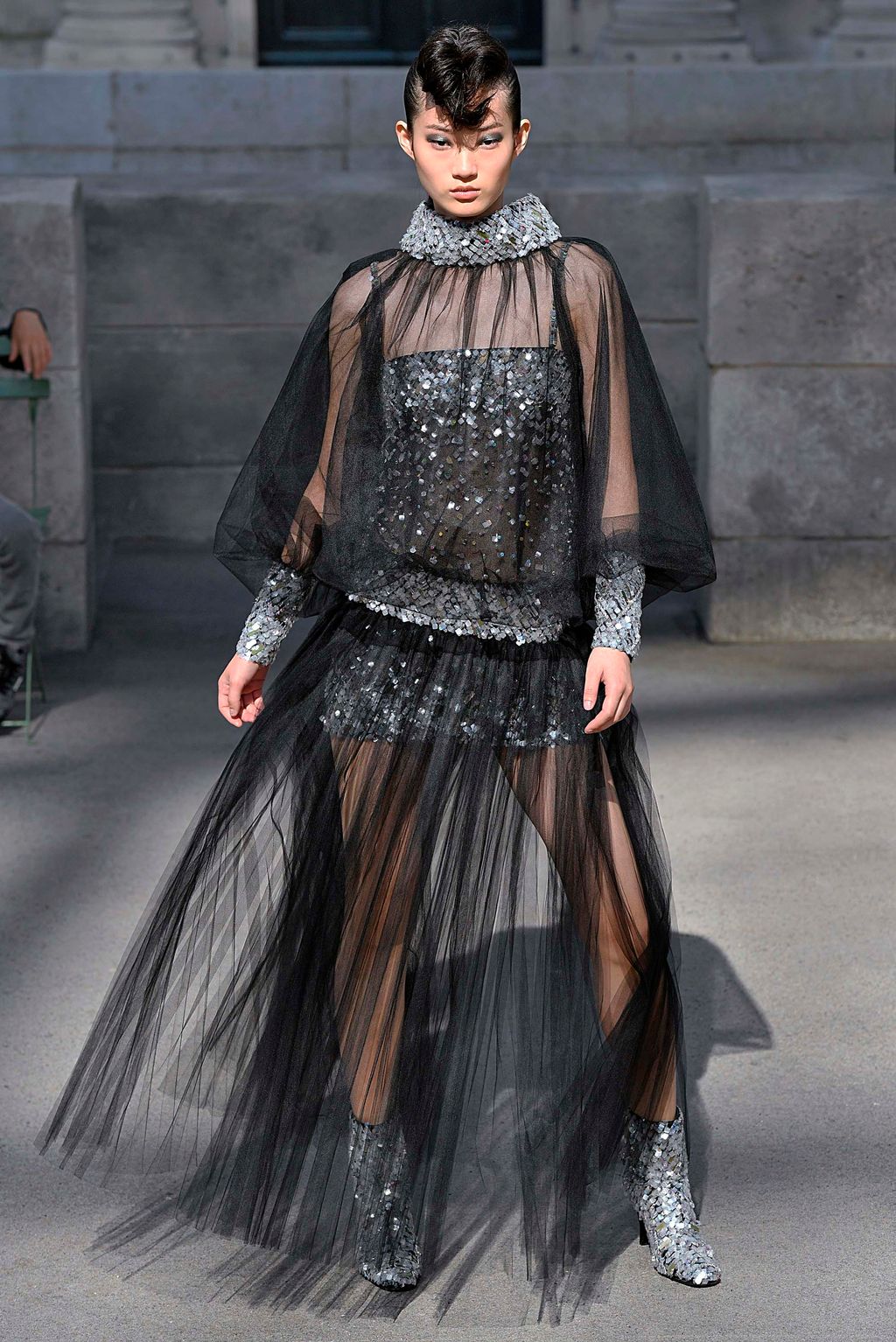 Fashion Week Paris Fall/Winter 2018 look 60 from the Chanel collection couture
