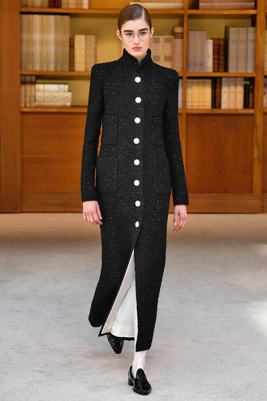 Fashion Week Paris Fall/Winter 2019 look 3 from the Chanel collection couture