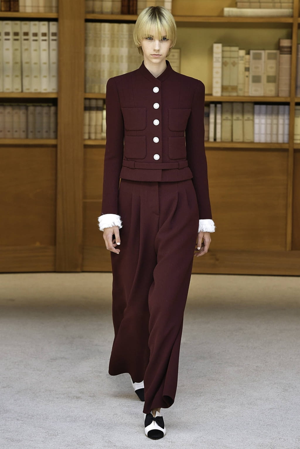 Fashion Week Paris Fall/Winter 2019 look 6 from the Chanel collection couture