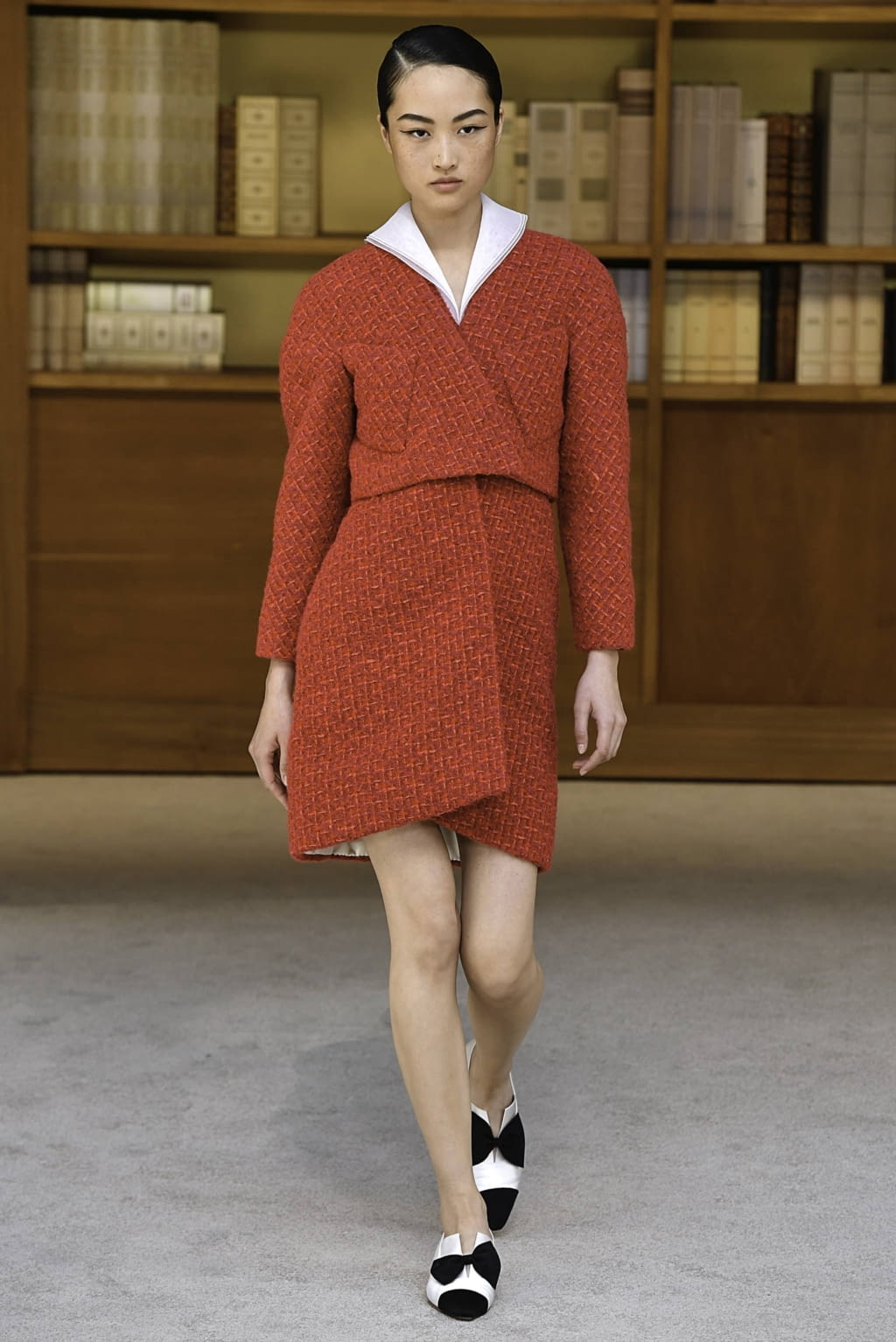 Fashion Week Paris Fall/Winter 2019 look 16 from the Chanel collection 高级定制