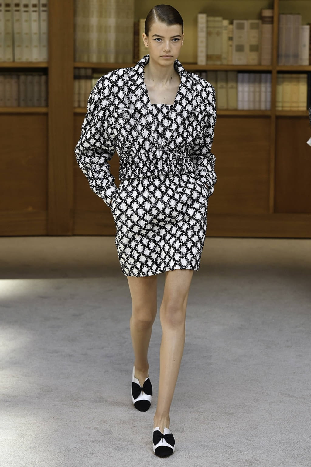 Fashion Week Paris Fall/Winter 2019 look 20 from the Chanel collection 高级定制