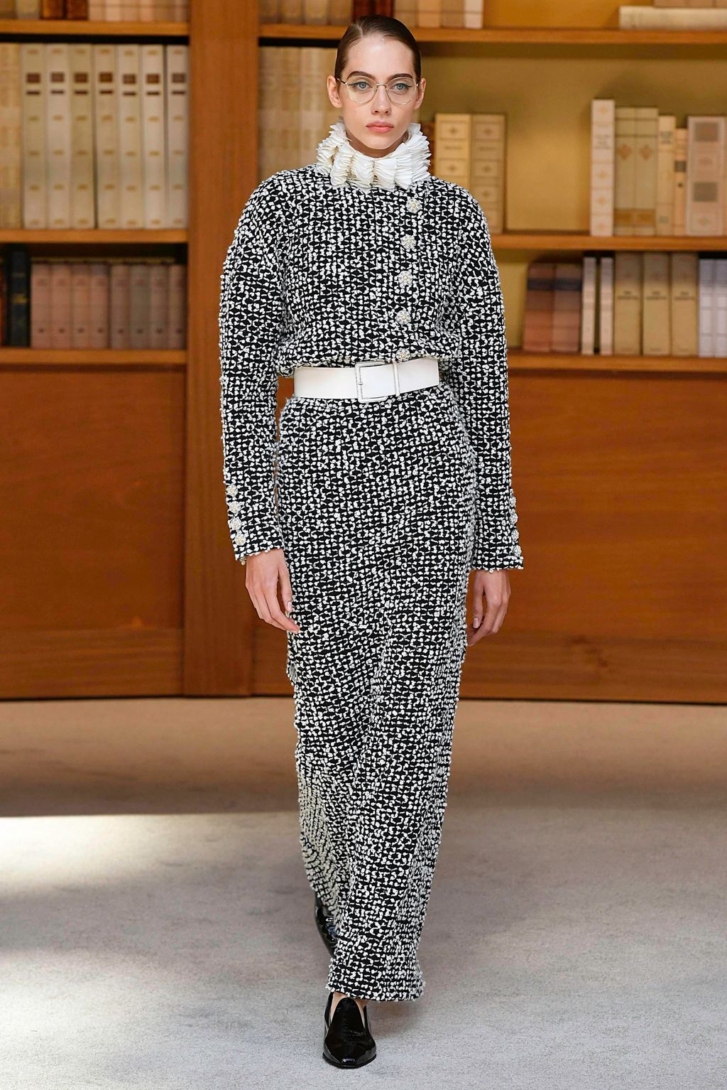 Fashion Week Paris Fall/Winter 2019 look 24 from the Chanel collection couture