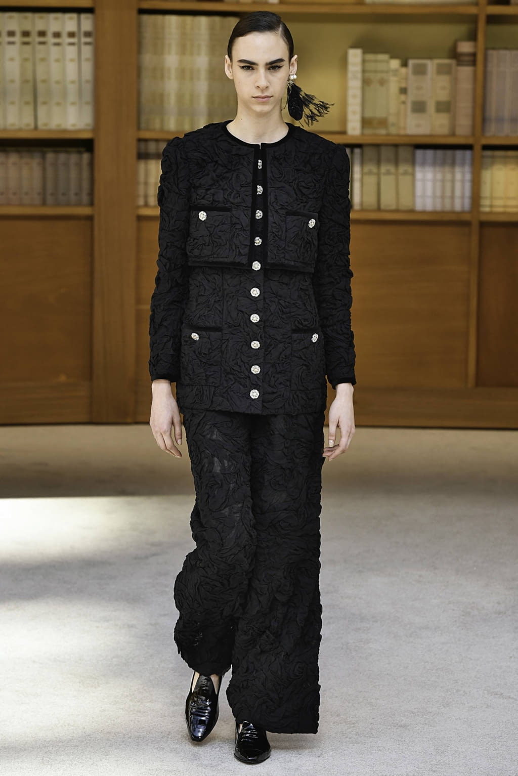 Fashion Week Paris Fall/Winter 2019 look 31 from the Chanel collection couture