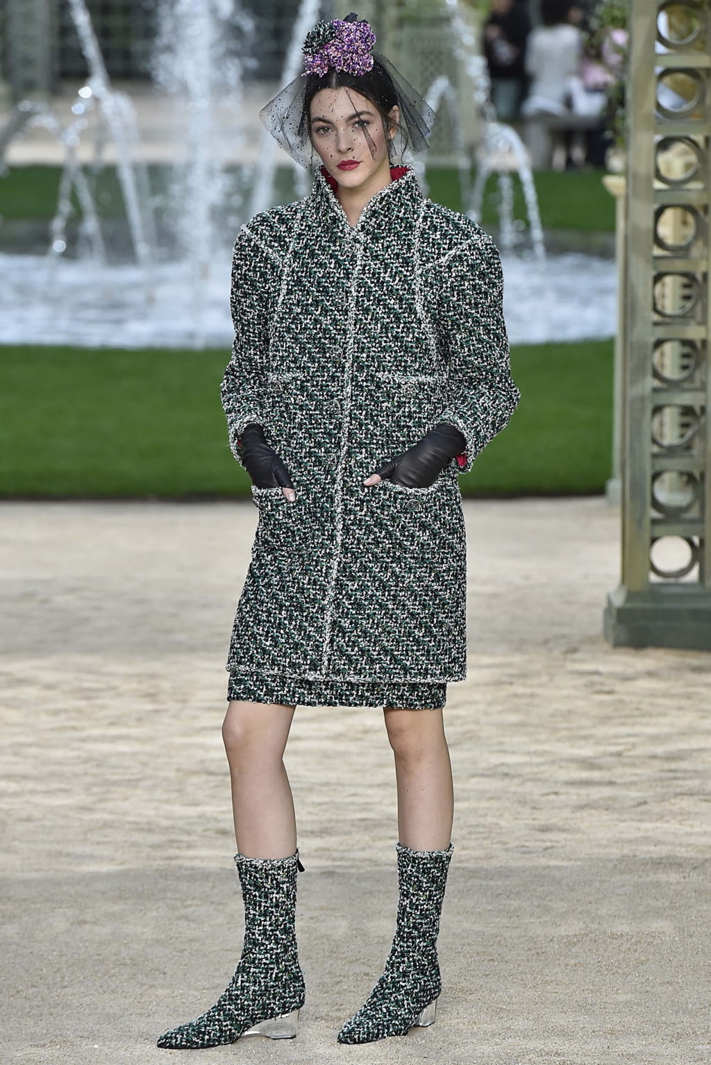Fashion Week Paris Spring/Summer 2018 look 4 from the Chanel collection couture