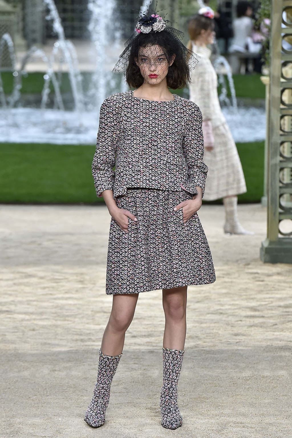 Fashion Week Paris Spring/Summer 2018 look 6 de la collection Chanel couture