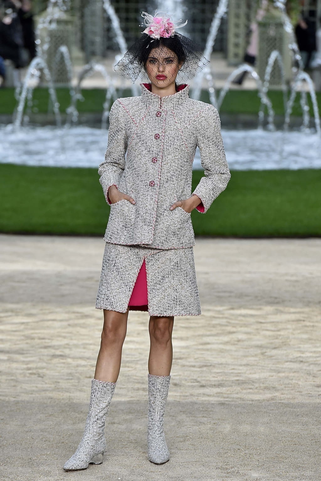 Fashion Week Paris Spring/Summer 2018 look 7 from the Chanel collection couture