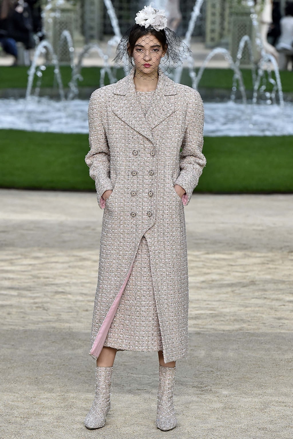 Fashion Week Paris Spring/Summer 2018 look 9 from the Chanel collection couture