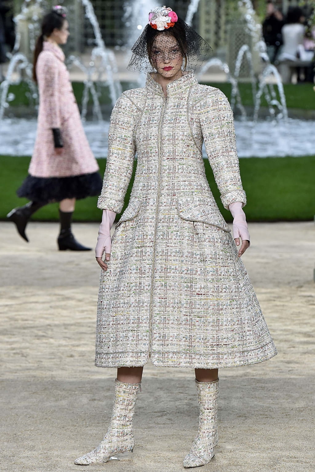 Fashion Week Paris Spring/Summer 2018 look 10 from the Chanel collection couture