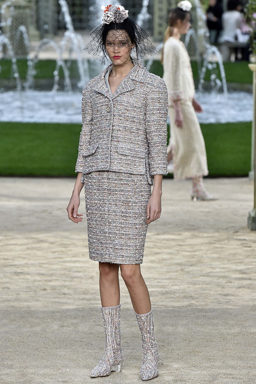 Fashion Week Paris Spring/Summer 2018 look 12 from the Chanel collection couture