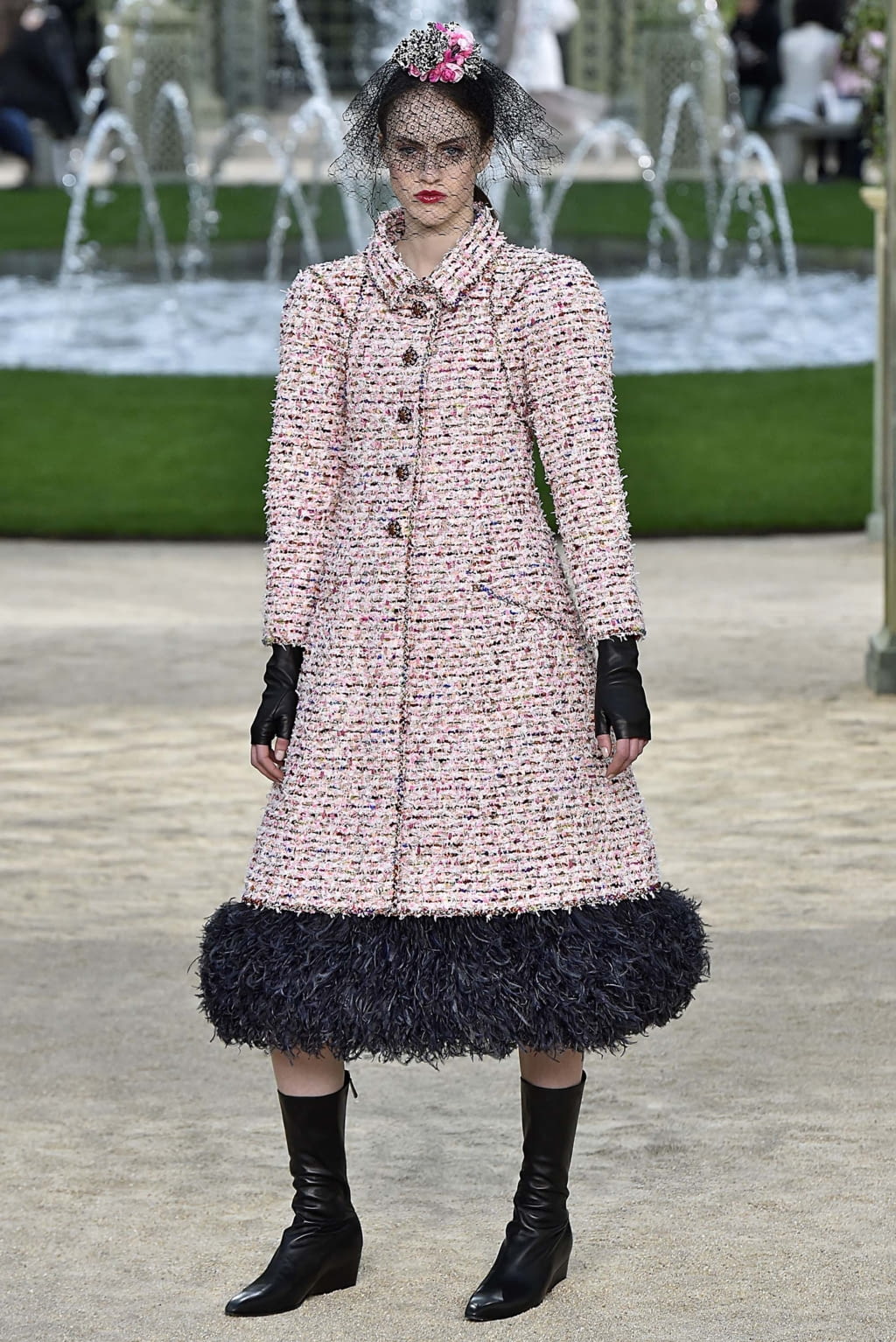 Fashion Week Paris Spring/Summer 2018 look 14 from the Chanel collection couture