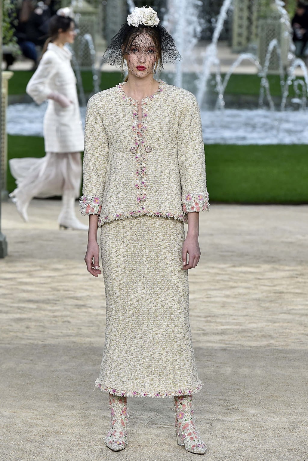 Fashion Week Paris Spring/Summer 2018 look 16 from the Chanel collection couture