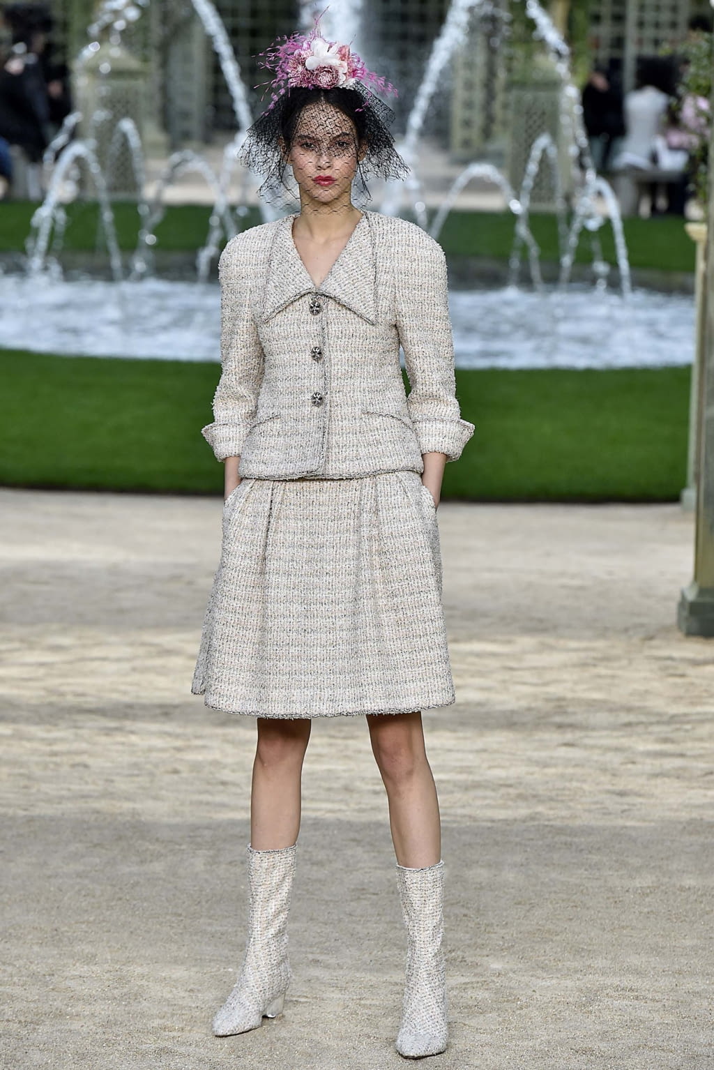 Fashion Week Paris Spring/Summer 2018 look 18 from the Chanel collection couture