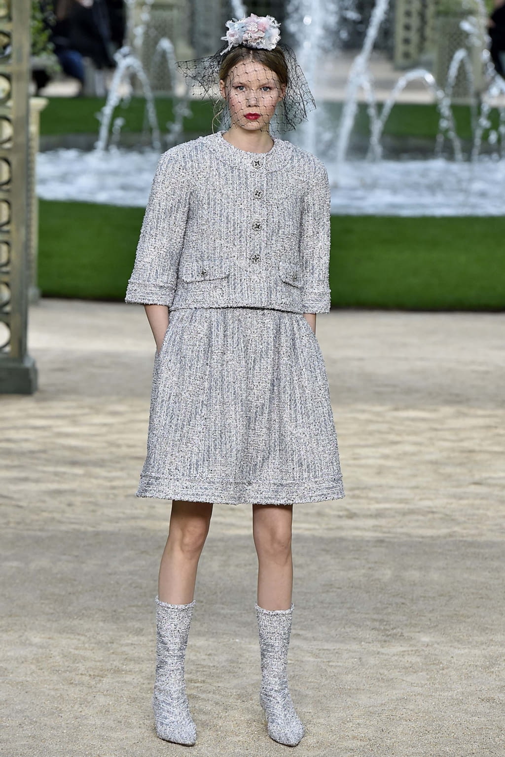 Fashion Week Paris Spring/Summer 2018 look 19 from the Chanel collection couture