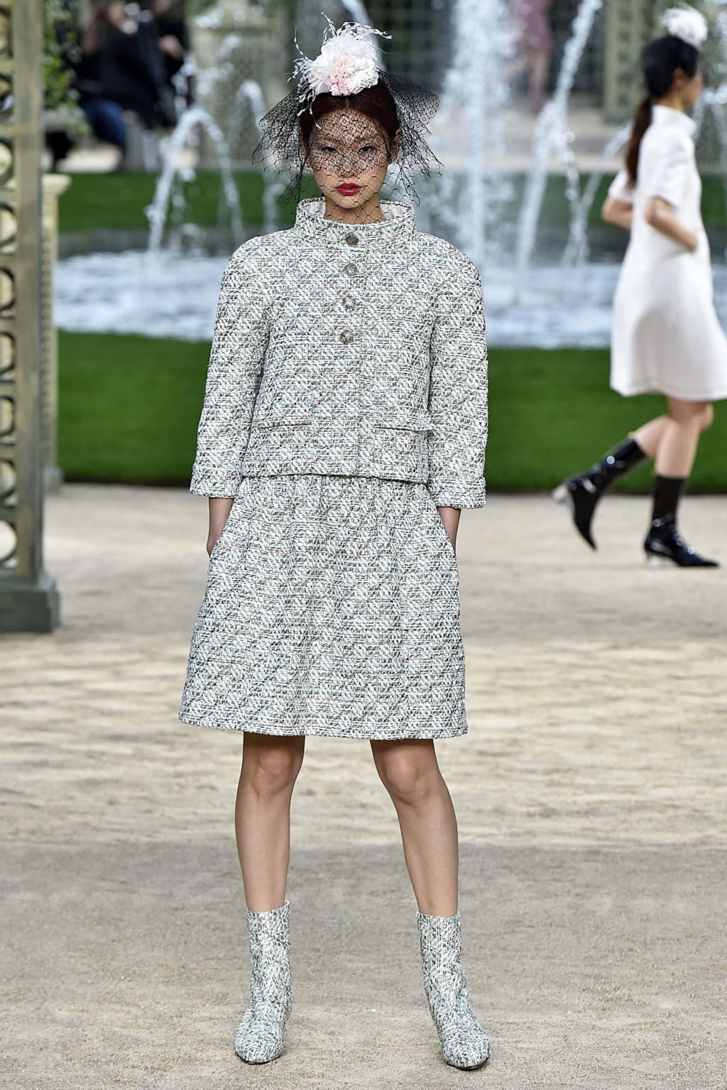 Fashion Week Paris Spring/Summer 2018 look 20 from the Chanel collection couture