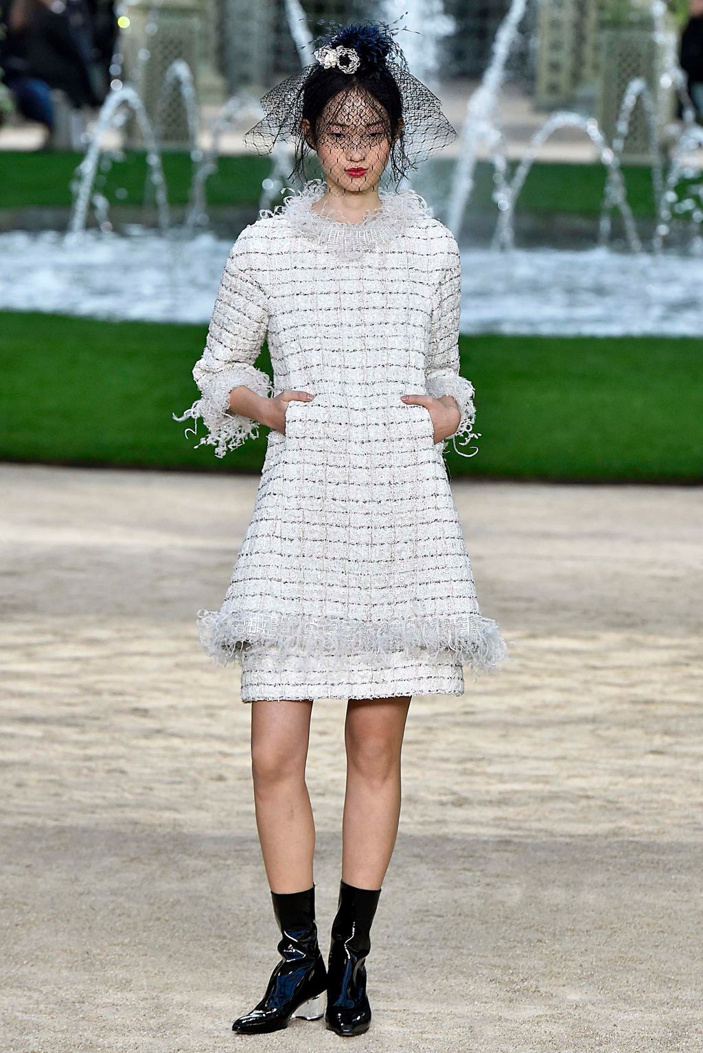 Fashion Week Paris Spring/Summer 2018 look 22 from the Chanel collection 高级定制