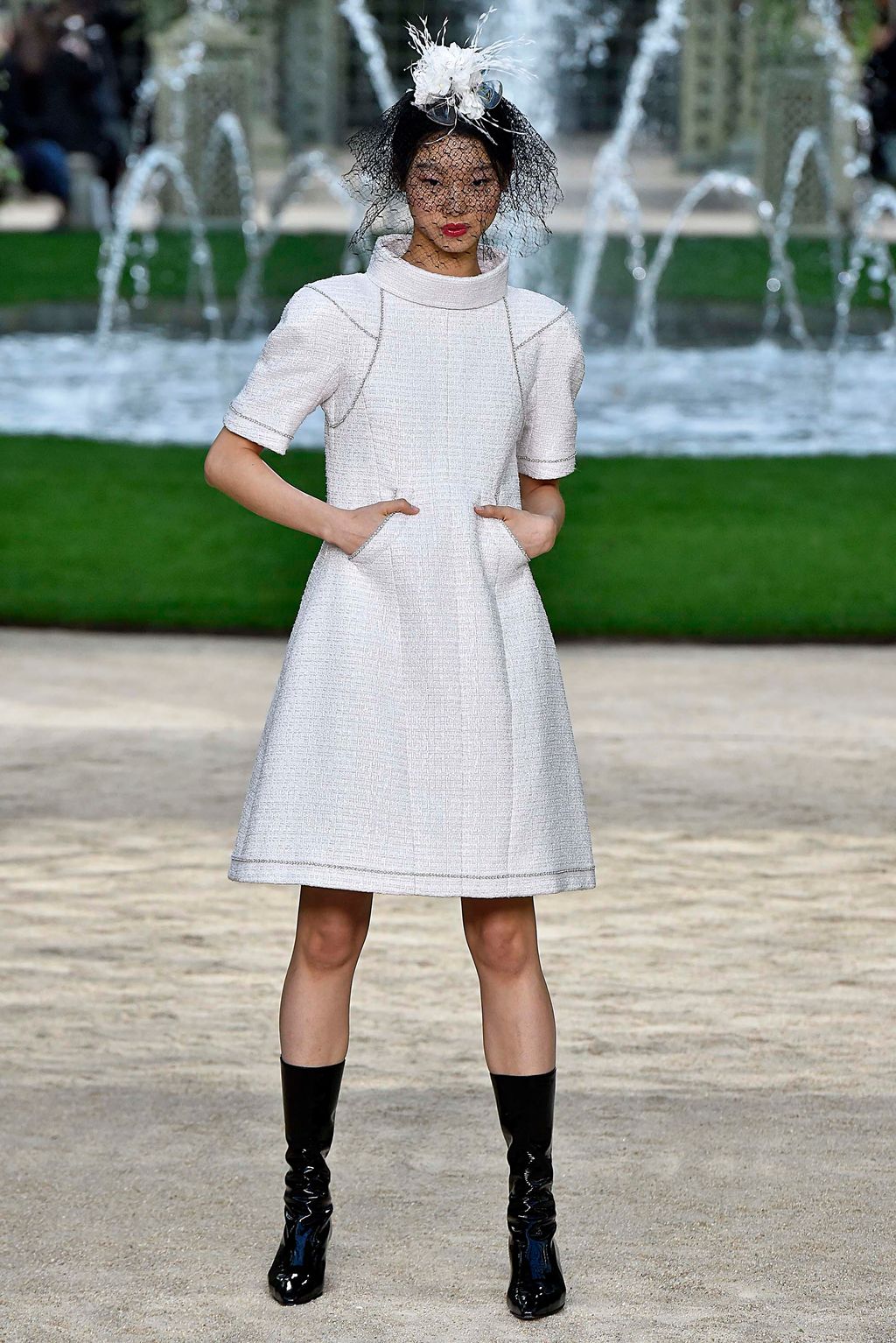 Fashion Week Paris Spring/Summer 2018 look 24 from the Chanel collection couture