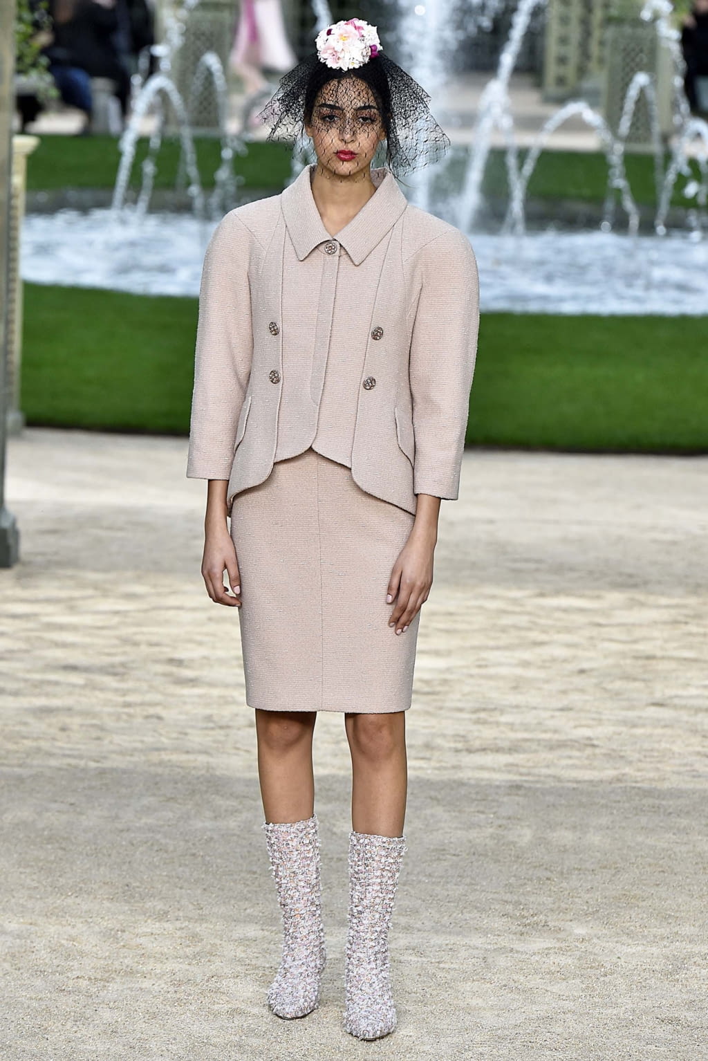 Fashion Week Paris Spring/Summer 2018 look 26 from the Chanel collection 高级定制